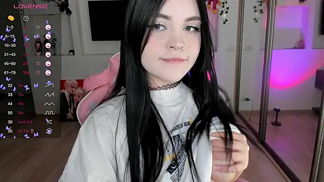 Snapshot of SelenaCute chatting on December 13, 2024, 5:05 am SelenaCute online show from December 13, 2024, 5:05 am