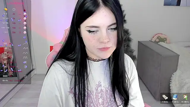 Snapshot of SelenaCute chatting on December 20, 2024, 8:17 am SelenaCute online show from December 20, 2024, 8:17 am