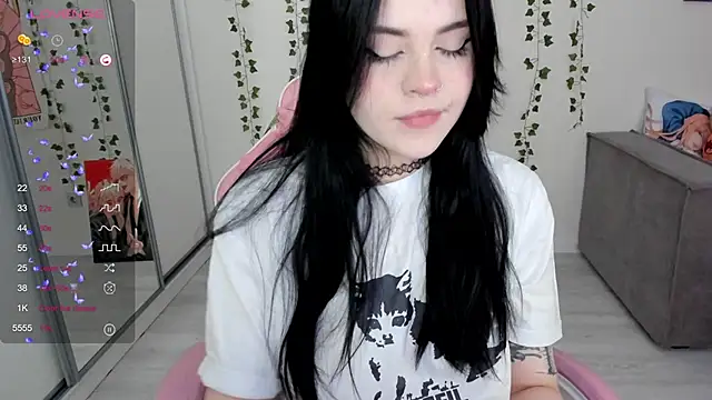 Snapshot of SelenaCute chatting on February 7, 2025, 4:37 am SelenaCute online show from February 7, 2025, 4:37 am