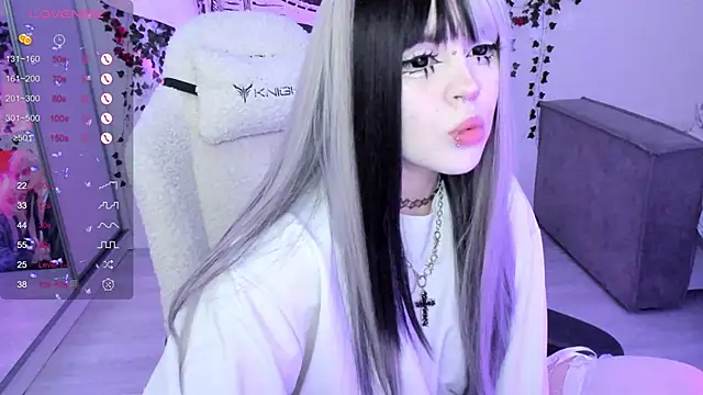 SelenaCute online show from November 10, 2025, 5:39 am