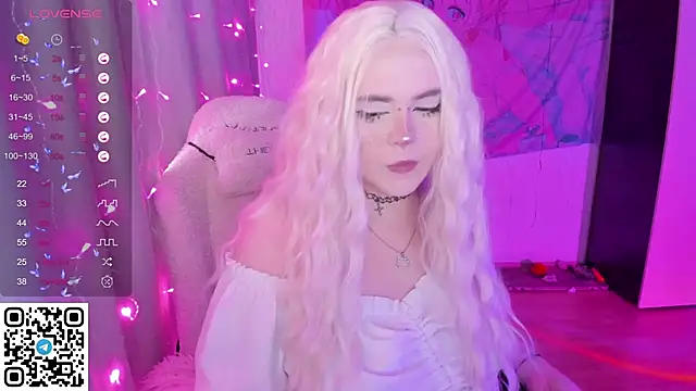 SelenaCute online show from April 24, 2026, 11:01 am