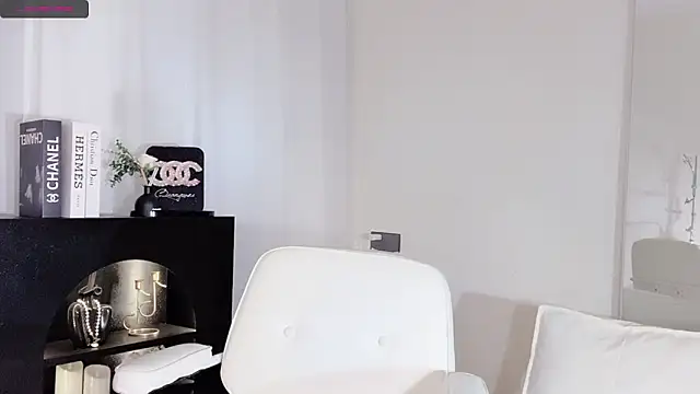 Snapshot of lvy-w chatting on November 10, 2025, 12:04 pm lvy-w online show from November 10, 2025, 12:04 pm