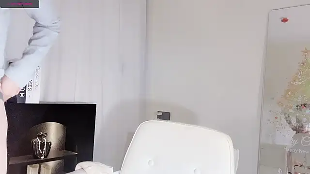 Snapshot of lvy-w chatting on December 15, 2025, 12:31 pm lvy-w online show from December 15, 2025, 12:31 pm