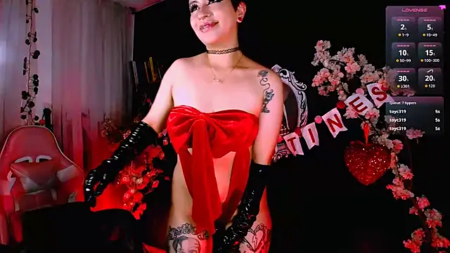 kitty roxy online show from February 16, 2026, 7:26 am