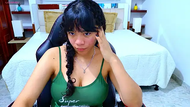 laureentt  online show from December 16, 2025, 7:41 pm