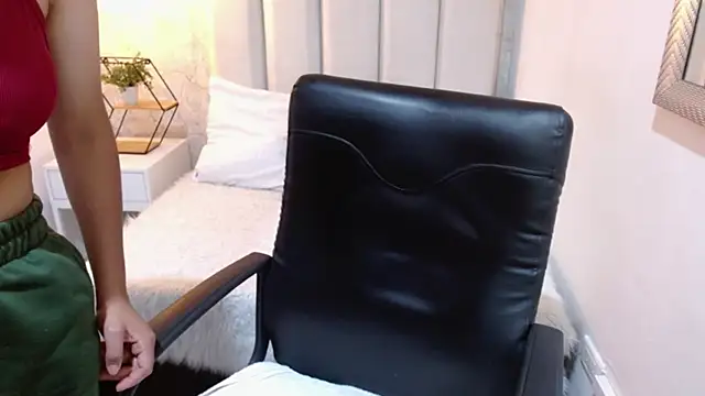 Snapshot of laureentt_ chatting on January 19, 2026, 3:21 am laureentt online show from January 19, 2026, 3:21 am