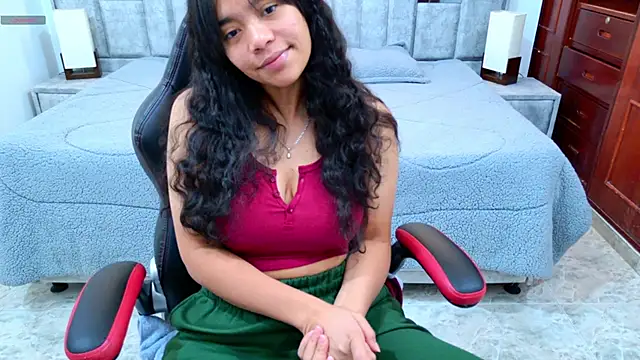 Snapshot of laureentt_ chatting on February 14, 2026, 3:14 am laureentt online show from February 14, 2026, 3:14 am