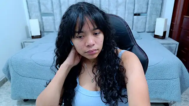 Snapshot of laureentt_ chatting on February 16, 2026, 3:24 am laureentt online show from February 16, 2026, 3:24 am