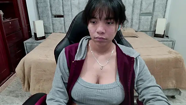 laureentt  online show from April 8, 2026, 3:17 am