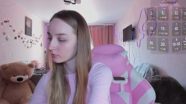 Snapshot of MoonDust chatting on March 29, 2026, 9:20 am MoonDust online show from March 29, 2026, 9:20 am