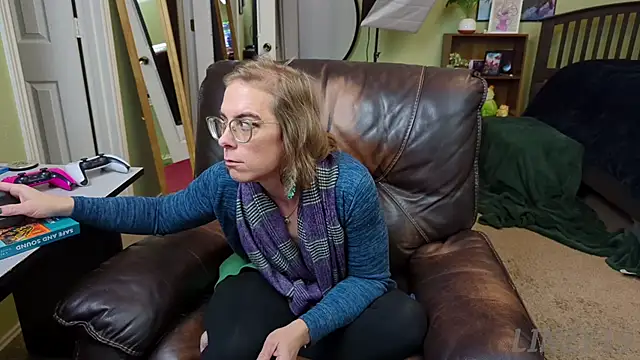 Snapshot of Linzy_19 chatting on January 9, 2025, 3:58 am Linzy 19 online show from January 9, 2025, 3:58 am