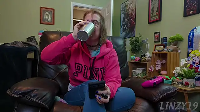 Snapshot of Linzy_19 chatting on January 23, 2025, 7:51 pm Linzy 19 online show from January 23, 2025, 7:51 pm