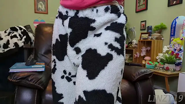 Snapshot of Linzy_19 chatting on January 27, 2025, 5:15 pm Linzy 19 online show from January 27, 2025, 5:15 pm