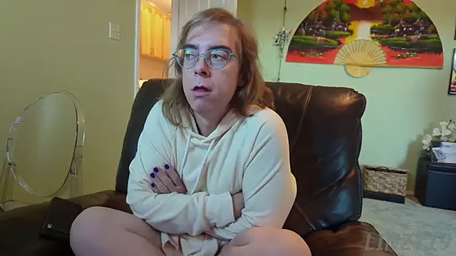 Snapshot of Linzy_19 chatting on September 9, 2025, 1:21 pm Linzy 19 online show from September 9, 2025, 1:21 pm