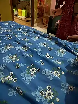 COUPLLE VILLAGE online show from January 30, 2025, 10:50 am