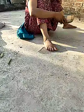 COUPLLE VILLAGE online show from February 6, 2025, 10:48 am