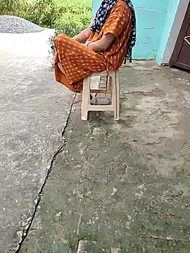 COUPLLE VILLAGE online show from October 6, 2025, 2:42 am