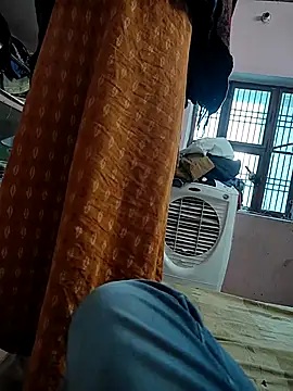 COUPLLE VILLAGE online show from November 18, 2025, 3:12 am