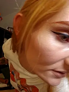 LessiaMia online show from April 22, 2026, 7:59 pm