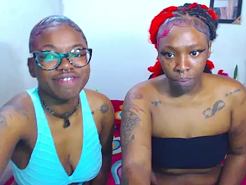 Snapshot of The_wickles_4443 chatting on February 15, 2025, 3:52 am The wickles 4443 online show from February 15, 2025, 3:52 am