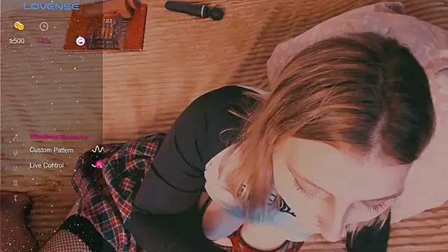 Snapshot of yoursugarbabe chatting on December 10, 2024, 2:59 am yoursugarbabe online show from December 10, 2024, 2:59 am