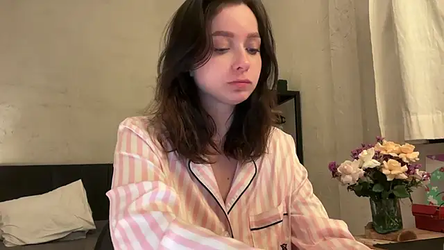 Snapshot of _liatris_ chatting on March 8, 2025, 2:40 pm  liatris  online show from March 8, 2025, 2:40 pm
