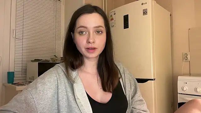 Snapshot of _liatris_ chatting on September 17, 2025, 3:35 pm  liatris  online show from September 17, 2025, 3:35 pm