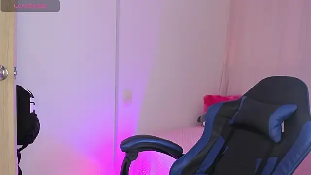 roseliam25 online show from September 17, 2025, 7:48 pm