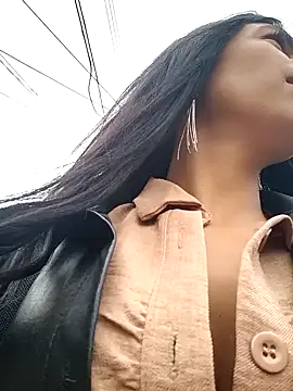 Snapshot of Astrid-- chatting on February 6, 2025, 2:58 pm Astrid-- online show from February 6, 2025, 2:58 pm