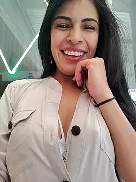 Snapshot of Astrid-- chatting on October 17, 2025, 8:33 pm Astrid-- online show from October 17, 2025, 8:33 pm