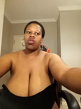 Snapshot of bustylisa1983 chatting on February 22, 2026, 3:18 am bustylisa1983 online show from February 22, 2026, 3:18 am