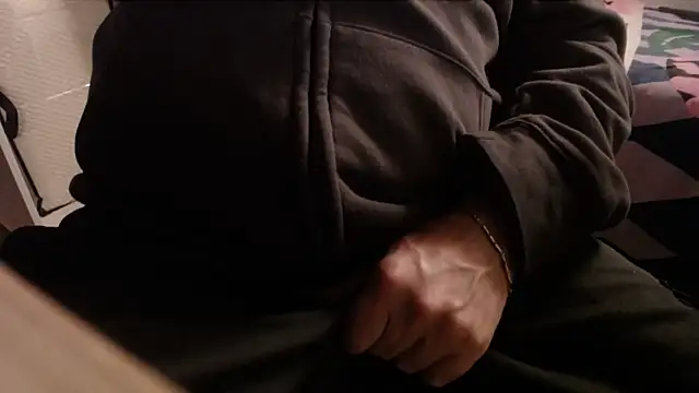 Snapshot of bloowman chatting on November 17, 2025, 11:10 pm bloowman online show from November 17, 2025, 11:10 pm