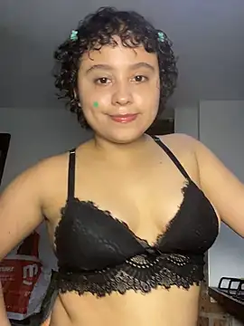 lou cute online show from May 12, 2026, 2:41 am