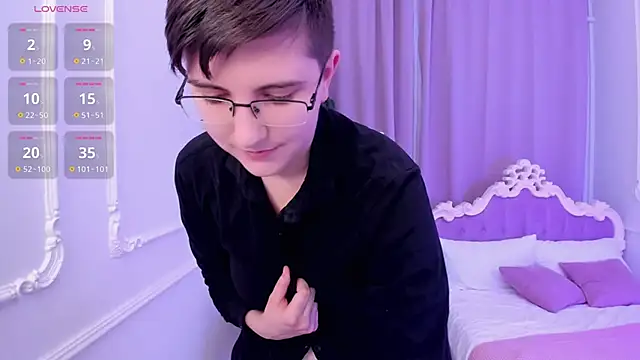 Snapshot of Lily_Marlin chatting on February 22, 2025, 12:16 am Lily Marlin online show from February 22, 2025, 12:16 am