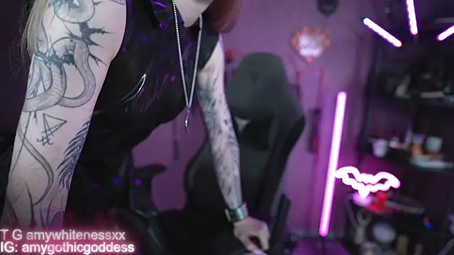 amywhitenessxx online show from May 11, 2026, 12:11 pm