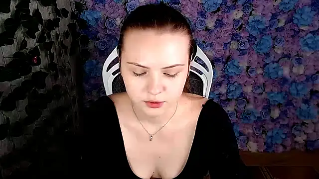 IxxiLiana online show from October 19, 2025, 5:08 am