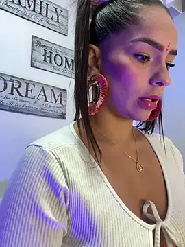 Mau White online show from January 5, 2025, 1:35 am