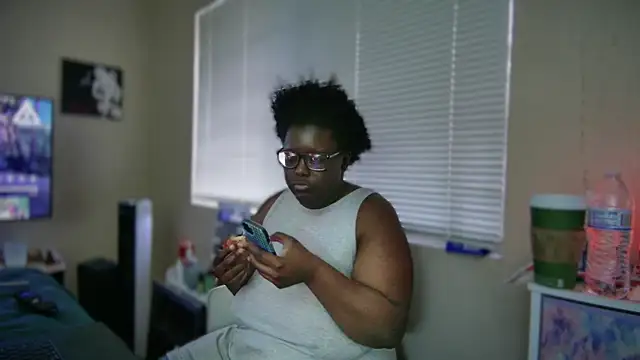 Snapshot of Yagurl__west chatting on February 6, 2025, 10:21 pm Yagurl west online show from February 6, 2025, 10:21 pm