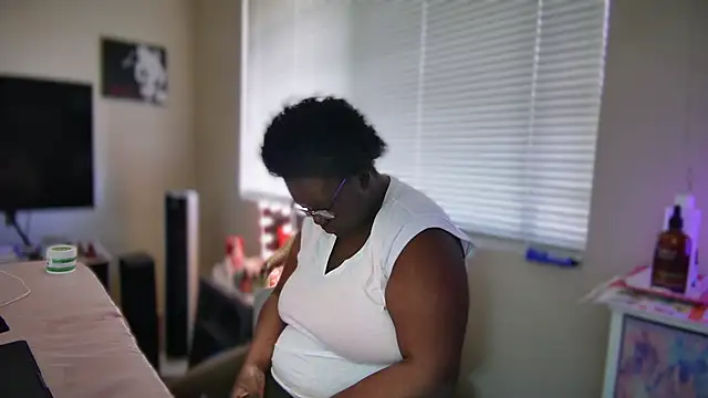 Snapshot of Yagurl__west chatting on February 8, 2025, 9:04 pm Yagurl west online show from February 8, 2025, 9:04 pm