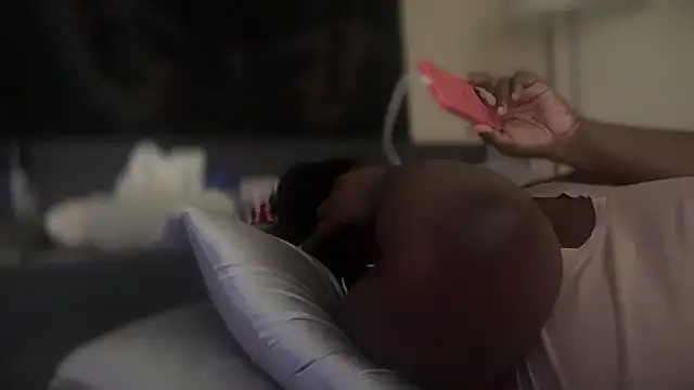 Snapshot of Yagurl__west chatting on February 14, 2025, 7:54 pm Yagurl west online show from February 14, 2025, 7:54 pm