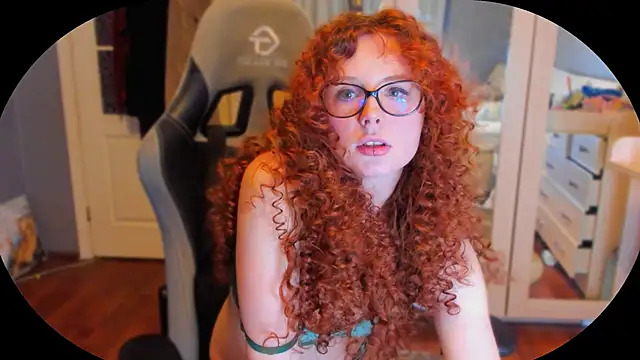 Snapshot of KlementinaBbG chatting on February 19, 2025, 11:46 pm KlementinaBbG online show from February 19, 2025, 11:46 pm