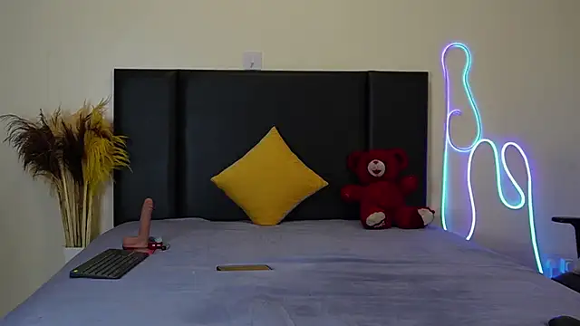 Snapshot of RosesRRed chatting on December 15, 2024, 4:07 am RosesRRed online show from December 15, 2024, 4:07 am