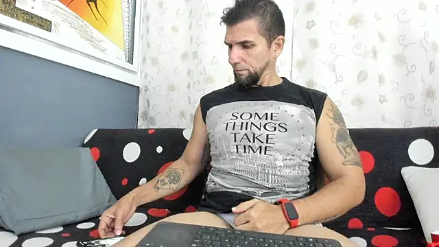 JULESLAKES online show from November 18, 2025, 8:13 pm