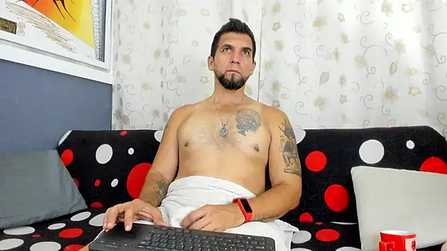 JULESLAKES online show from November 19, 2025, 3:34 pm