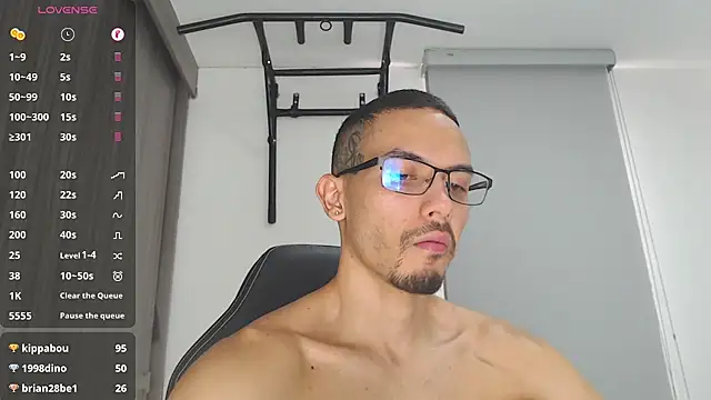 Snapshot of russthiago chatting on January 2, 2025, 4:35 pm russthiago online show from January 2, 2025, 4:35 pm