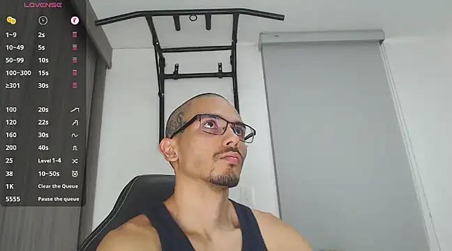 Snapshot of russthiago chatting on February 7, 2025, 5:51 pm russthiago online show from February 7, 2025, 5:51 pm