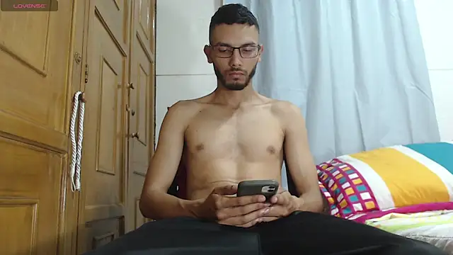 russthiago online show from May 9, 2026, 2:44 pm