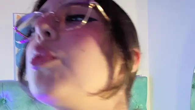 Paola Lyon  online show from April 10, 2026, 6:45 pm