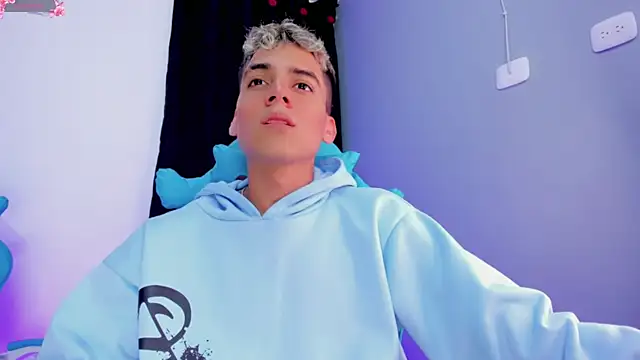 Snapshot of jake_and_joaquin chatting on January 21, 2025, 1:50 am jake and joaquin online show from January 21, 2025, 1:50 am