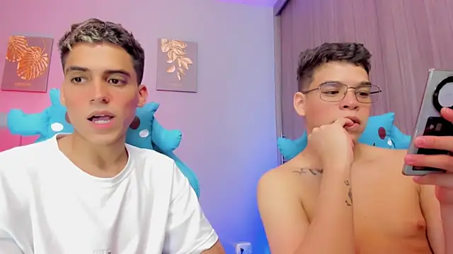 Snapshot of jake_and_joaquin chatting on February 28, 2025, 9:15 am jake and joaquin online show from February 28, 2025, 9:15 am